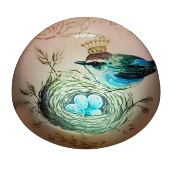 Vintage Bird Glass Paperweight Half Sphere Domed - Bird with Nest and Eggs - Picture 4 of 11